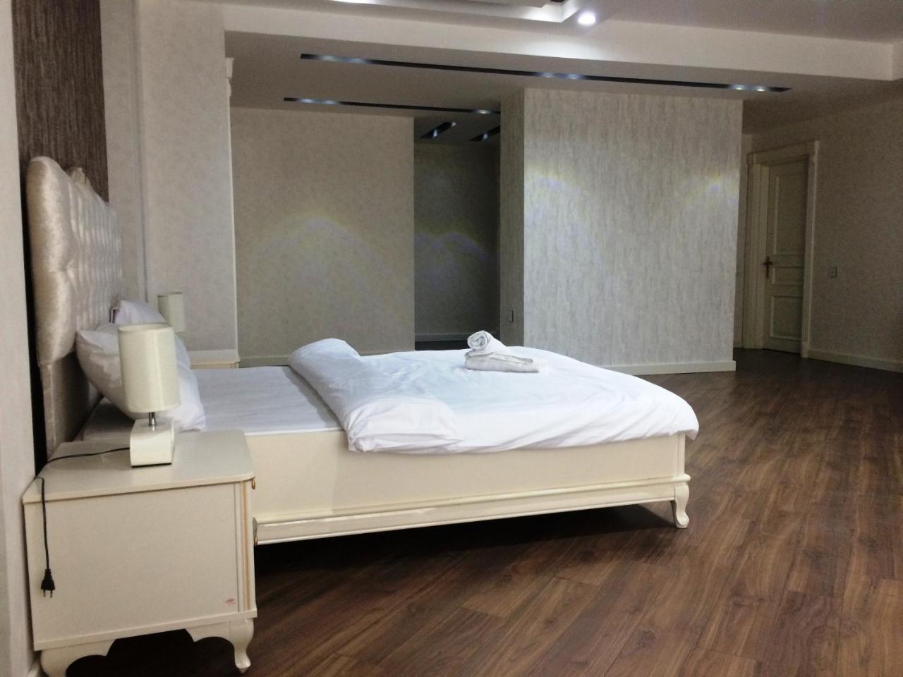 Park Azure Apartment Deluxe 2 Bedroom Баку Екстериор снимка