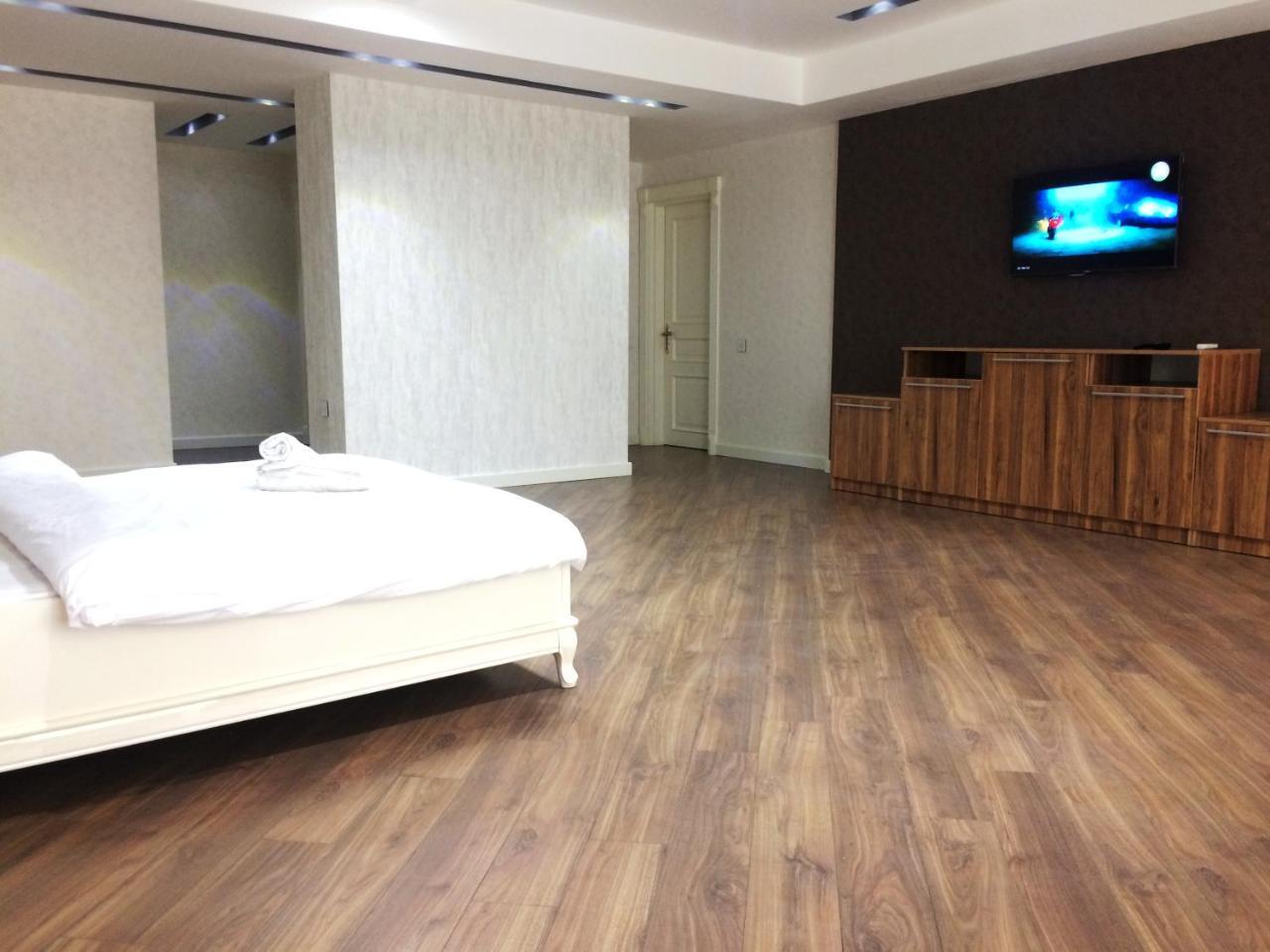 Park Azure Apartment Deluxe 2 Bedroom Баку Екстериор снимка