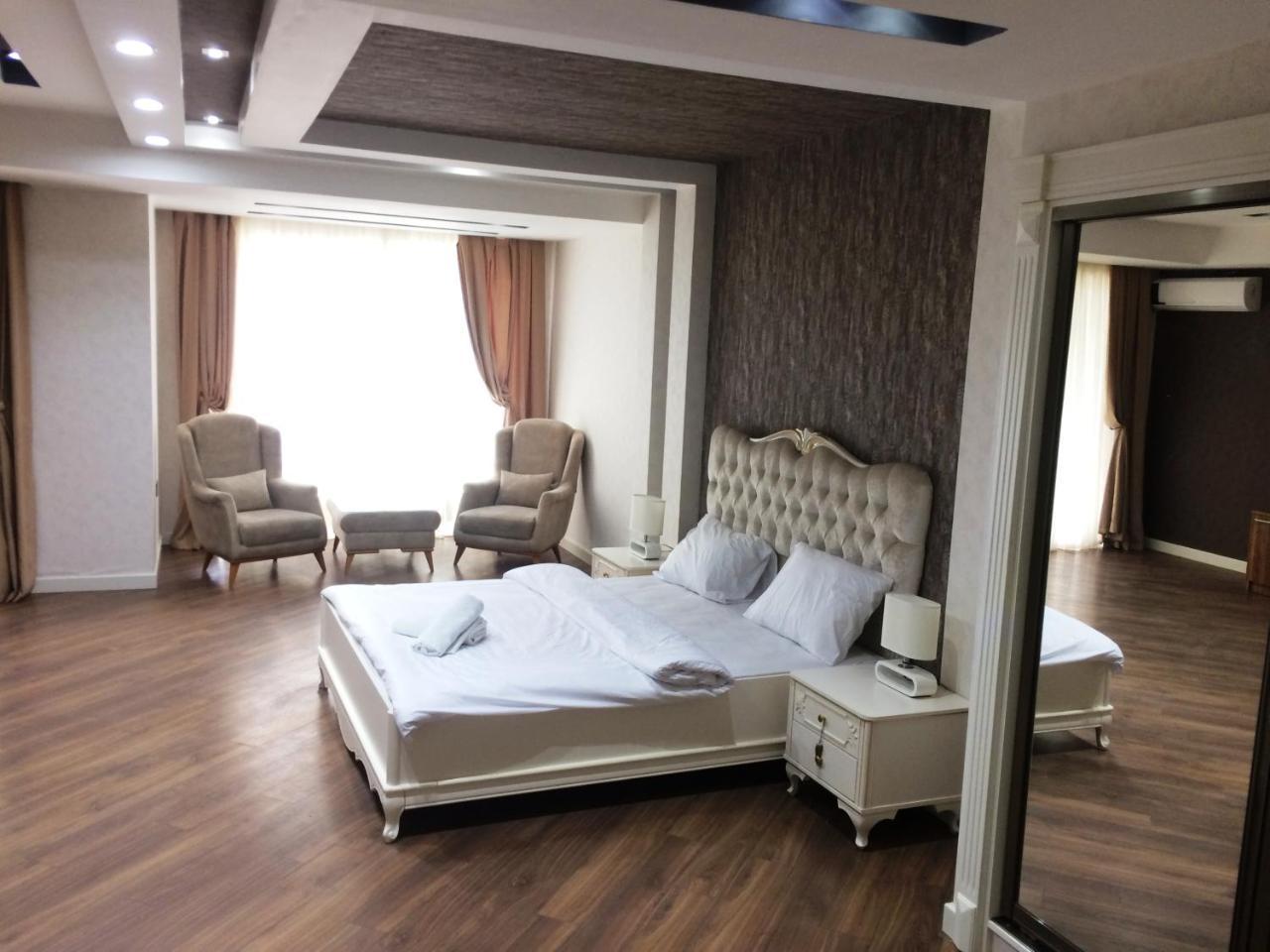 Park Azure Apartment Deluxe 2 Bedroom Баку Екстериор снимка